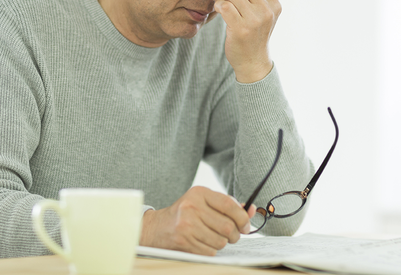 小さな文字が入り乱れて見える