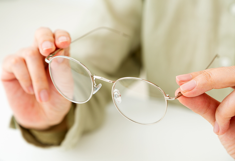 近眼が治らないと諦めてる